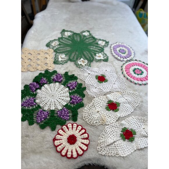 Vintage Crochet Doilies Set Of 9 Floral & Geometric Patterns - Picture 4 of 8